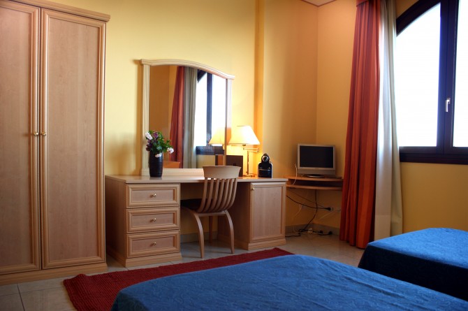 670 0 1285615 280283