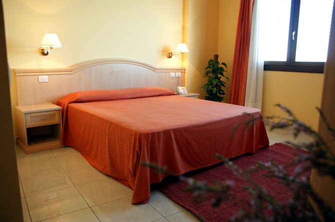 670 0 1285405 280283