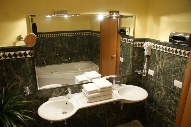 670 0 1281072 280283